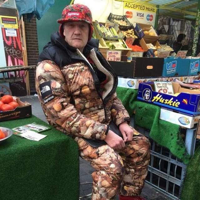 特辑/ 你知道这位「爷爷」身上穿的 supreme 都是赞助的吗?